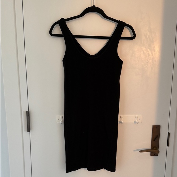 M. Rena Black Sleeveless Tank Top - Picture 1 of 6